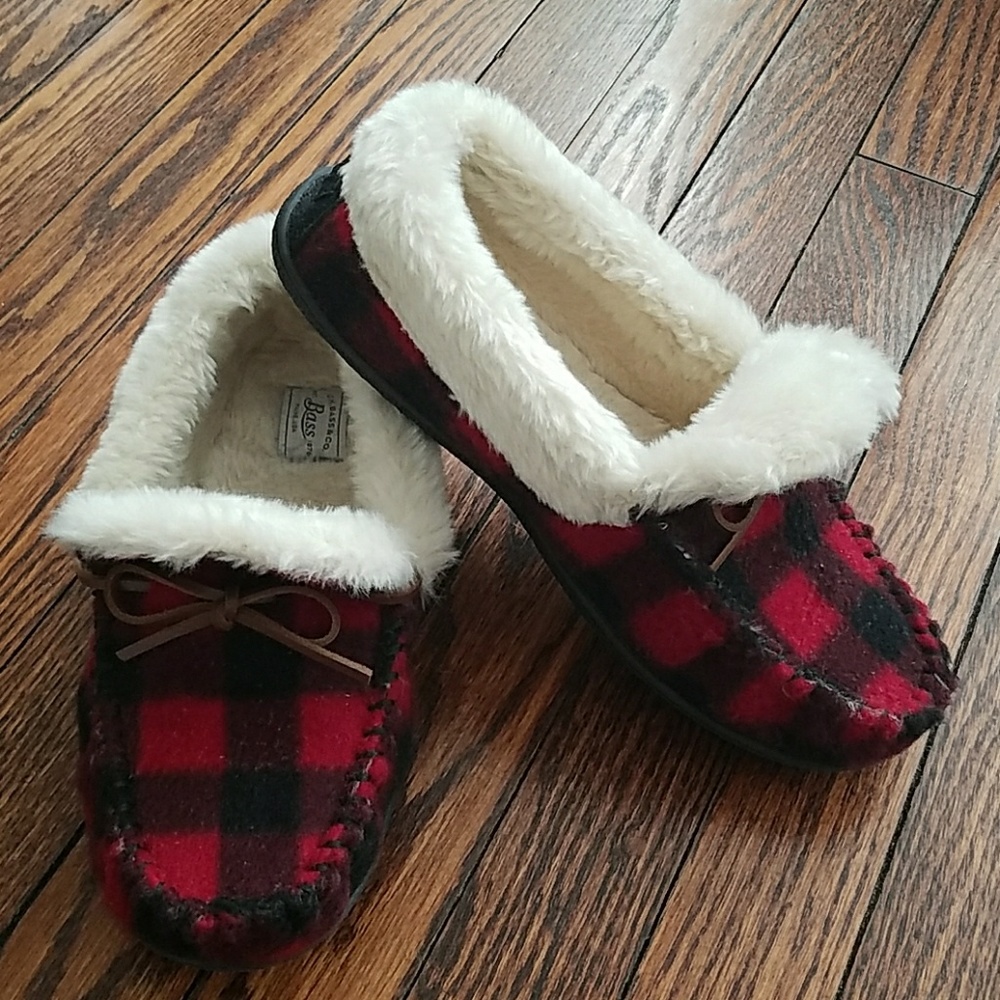 Bass women's buffalo check slippers
